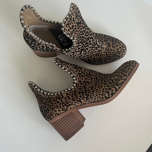 Gianni Bini 'Call Me' Women's 7 Leopard Print Leather Bootie Ball Chain Detail - Picture 2 of 8